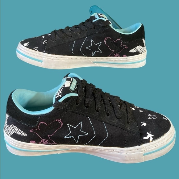 Converse-women’s 9.5 rare birds edition black/white excellent condition!